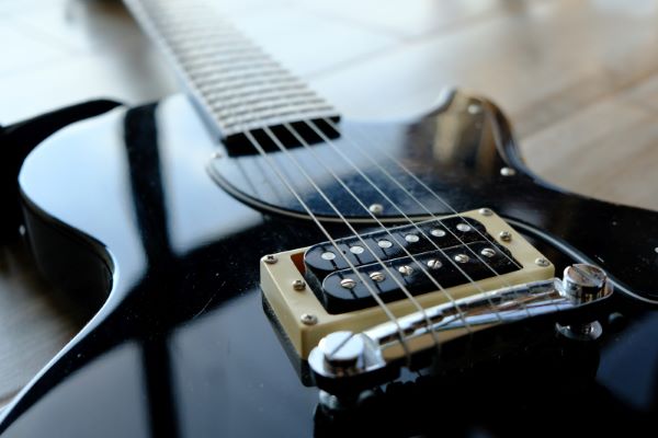 Tutorial: como aplicar tinta numa guitarra?