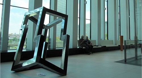 pintura cromada em obras e estruturas exteriores