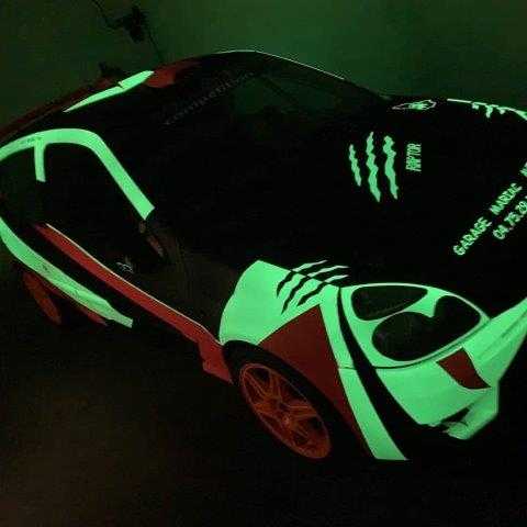 Como fazer uma pintura fosforescente «Raptor» para o carro?